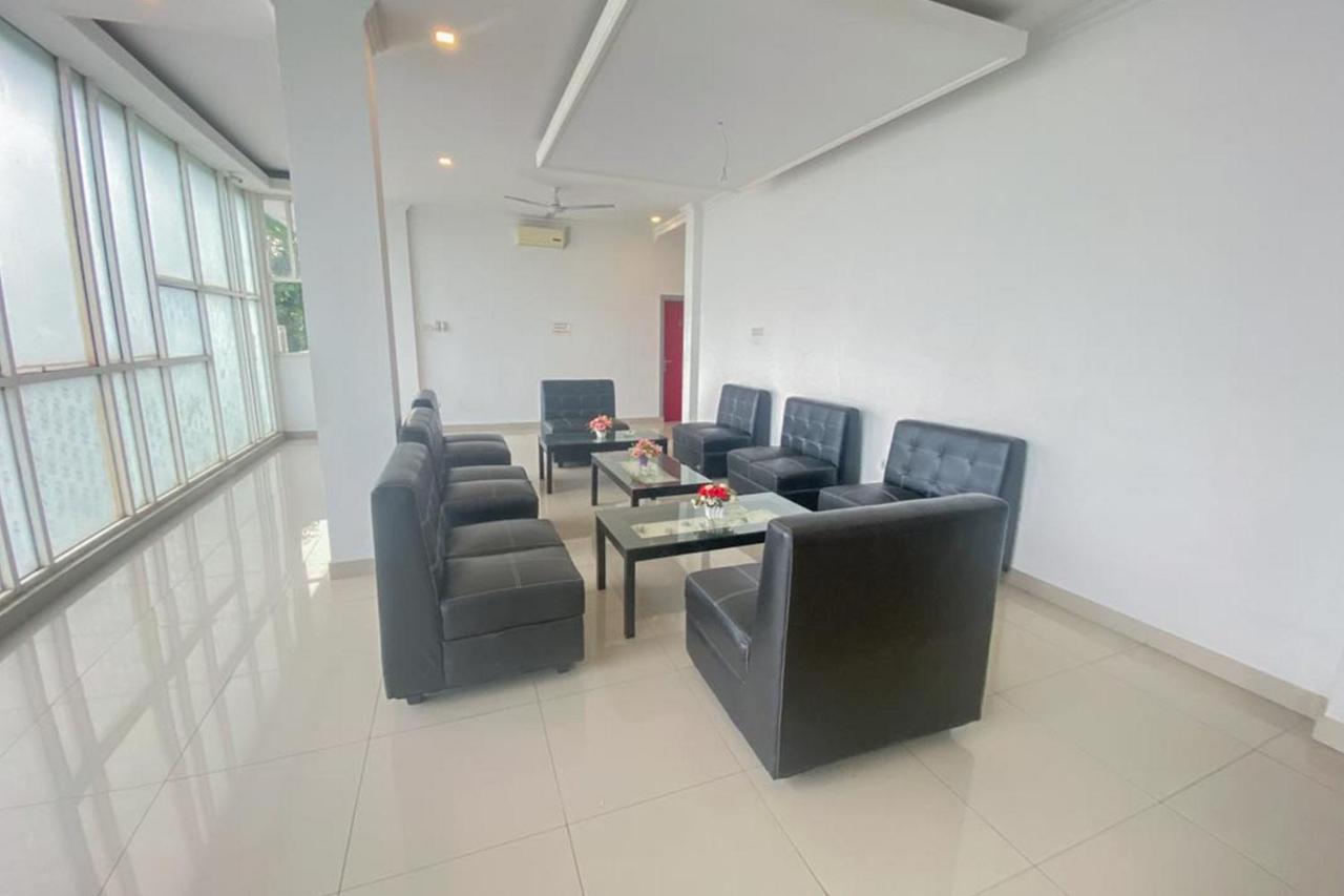 Hotel Giga Sidrap Rappang Buitenkant foto